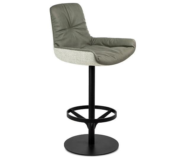 Leya | Counter Armchair Low with Central Leg