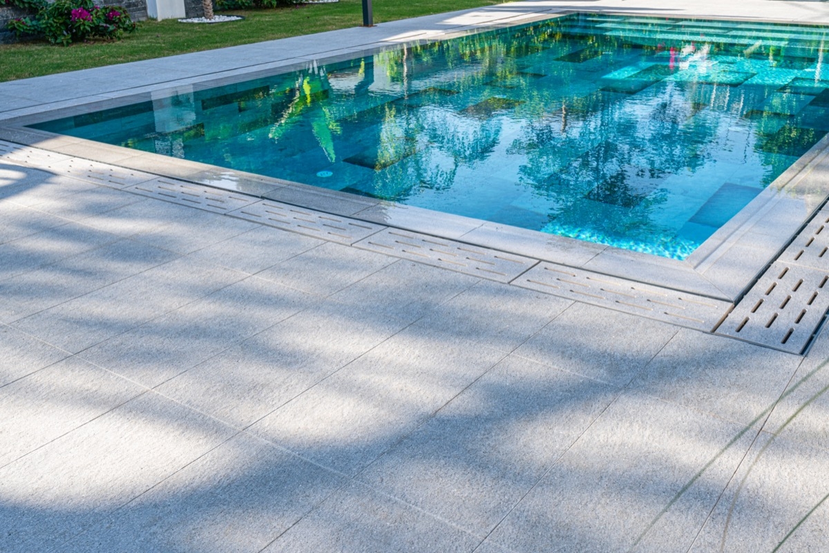 Porcelain Monoblock Grates