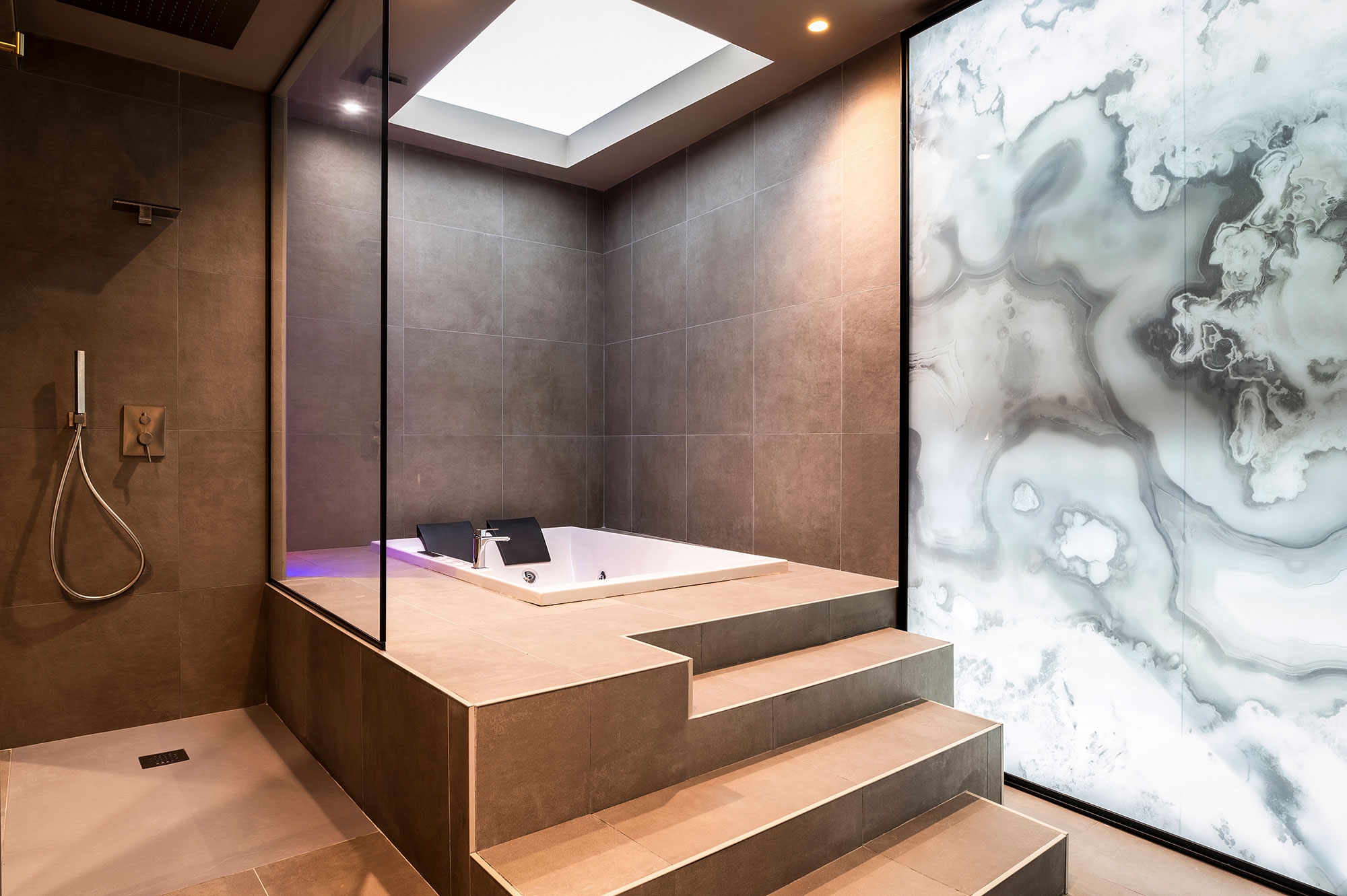 Wallpaper and Panels in Gold Suite & SPA