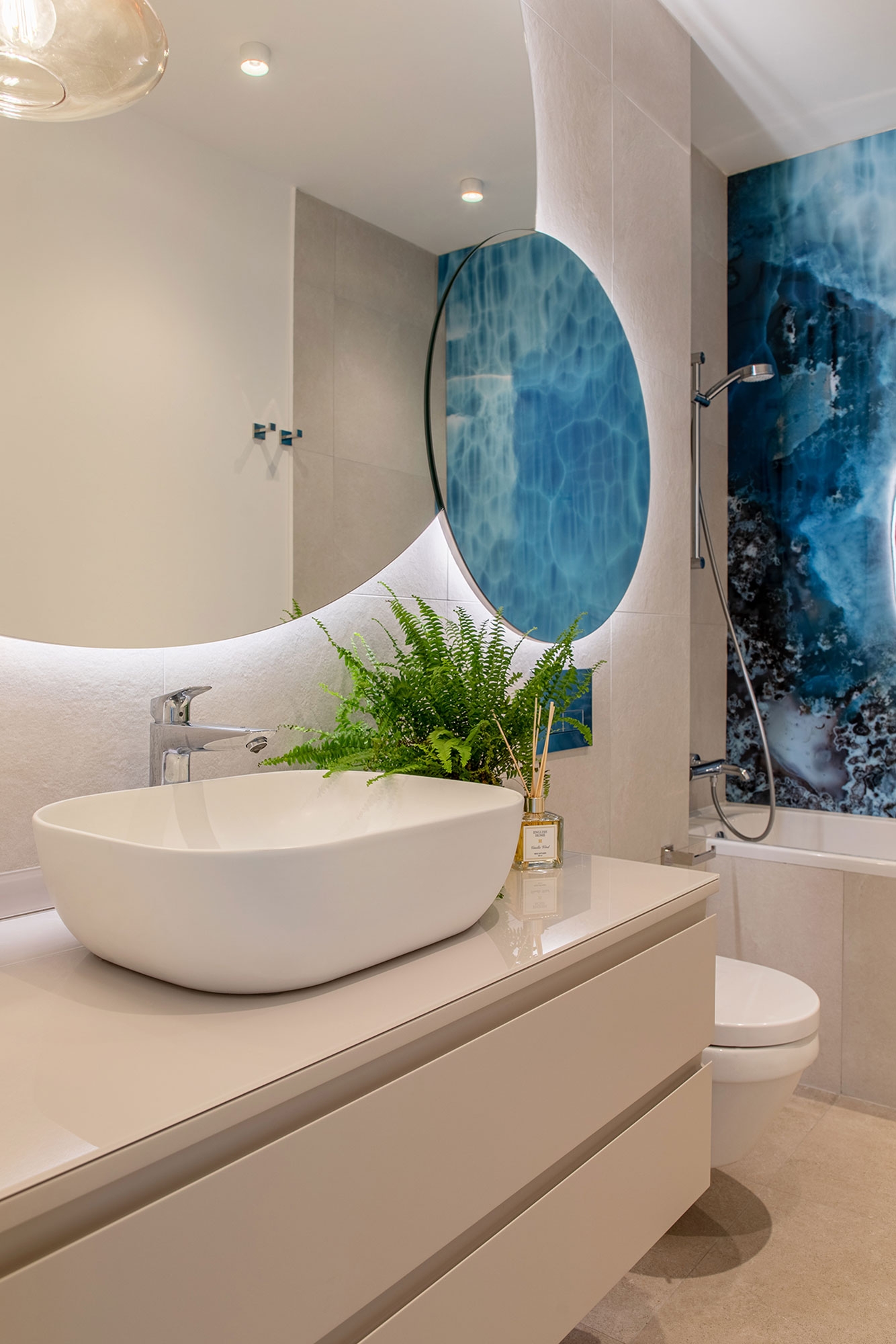 Wallpapers and Panels in Stardust Apartment