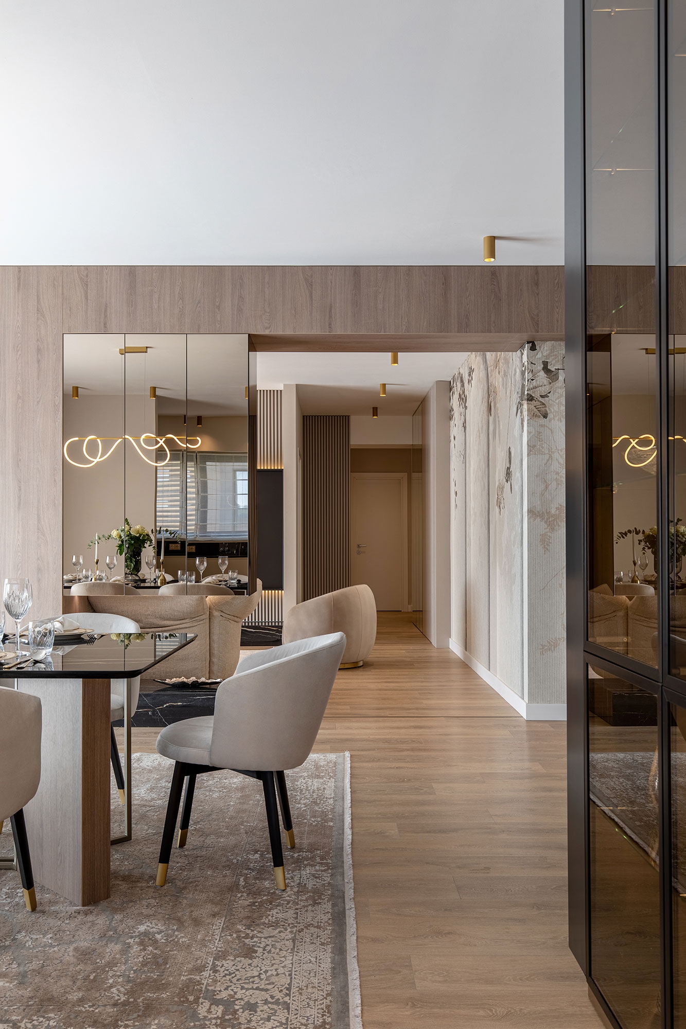 Wallpapers and Panels in Stardust Apartment