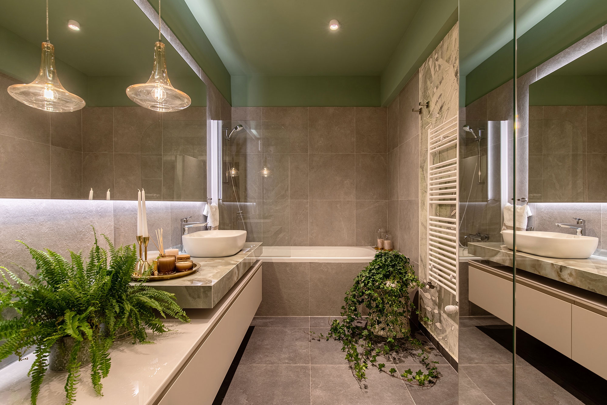 Wallpapers and Panels in Stardust Apartment