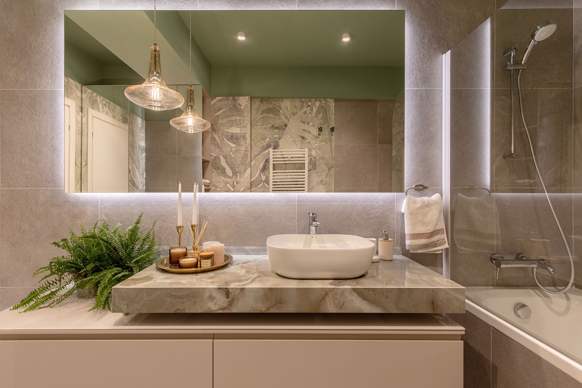 Wallpapers and Panels in Stardust Apartment