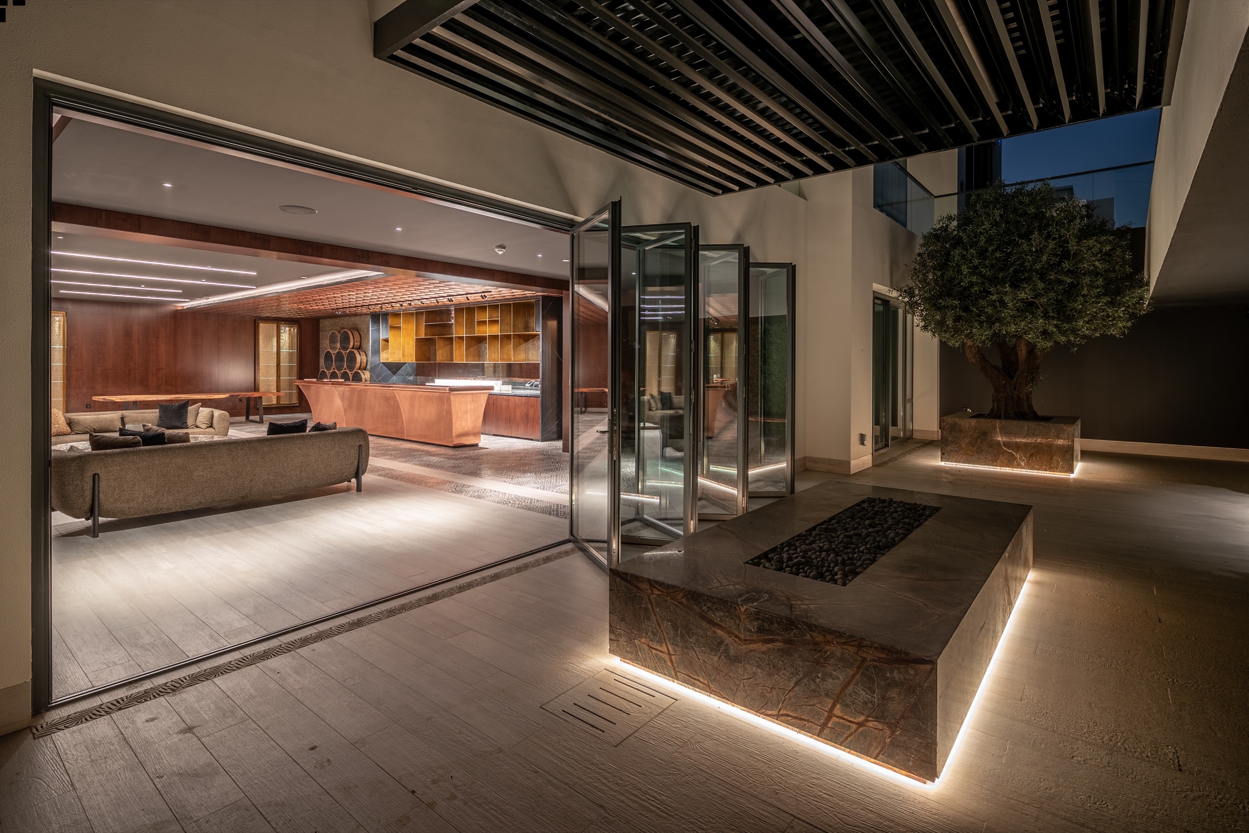 Minimal Folding Door System - Motion 6010