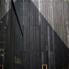 Revestimiento de madera carbonizada