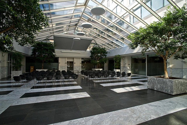 Glass roof light from Forzon creates an open atmosphere in BNP Paribas
