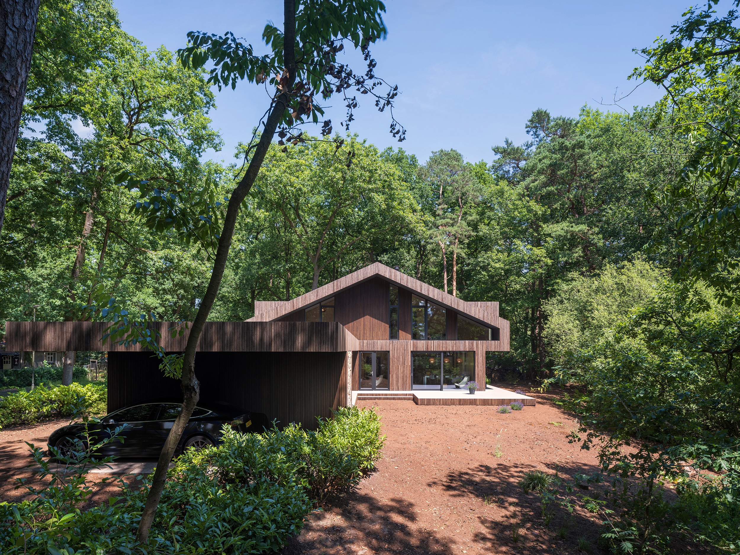 Outdoor Bamboo Cladding Solutions in SPEEHUIS