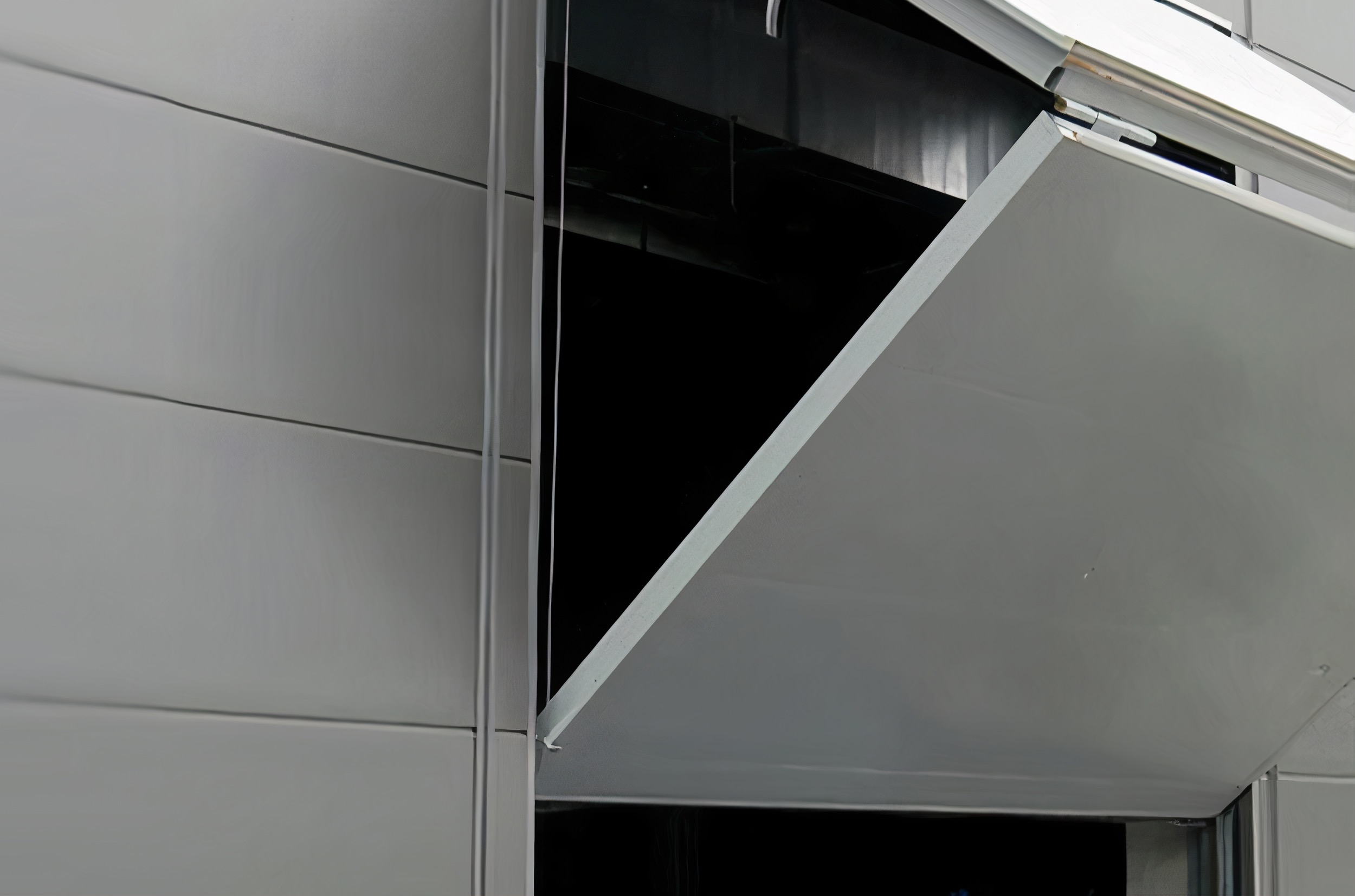 External Bi-Fold Screens