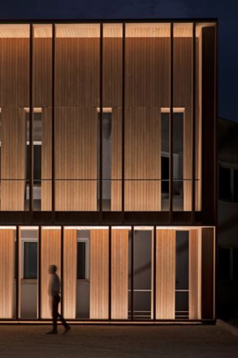 Outdoor Linear Luminaries