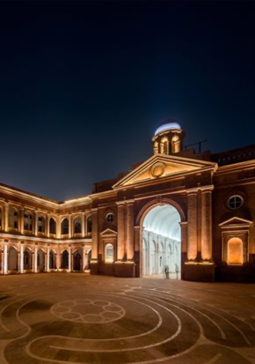 Outdoor Linear Luminaries