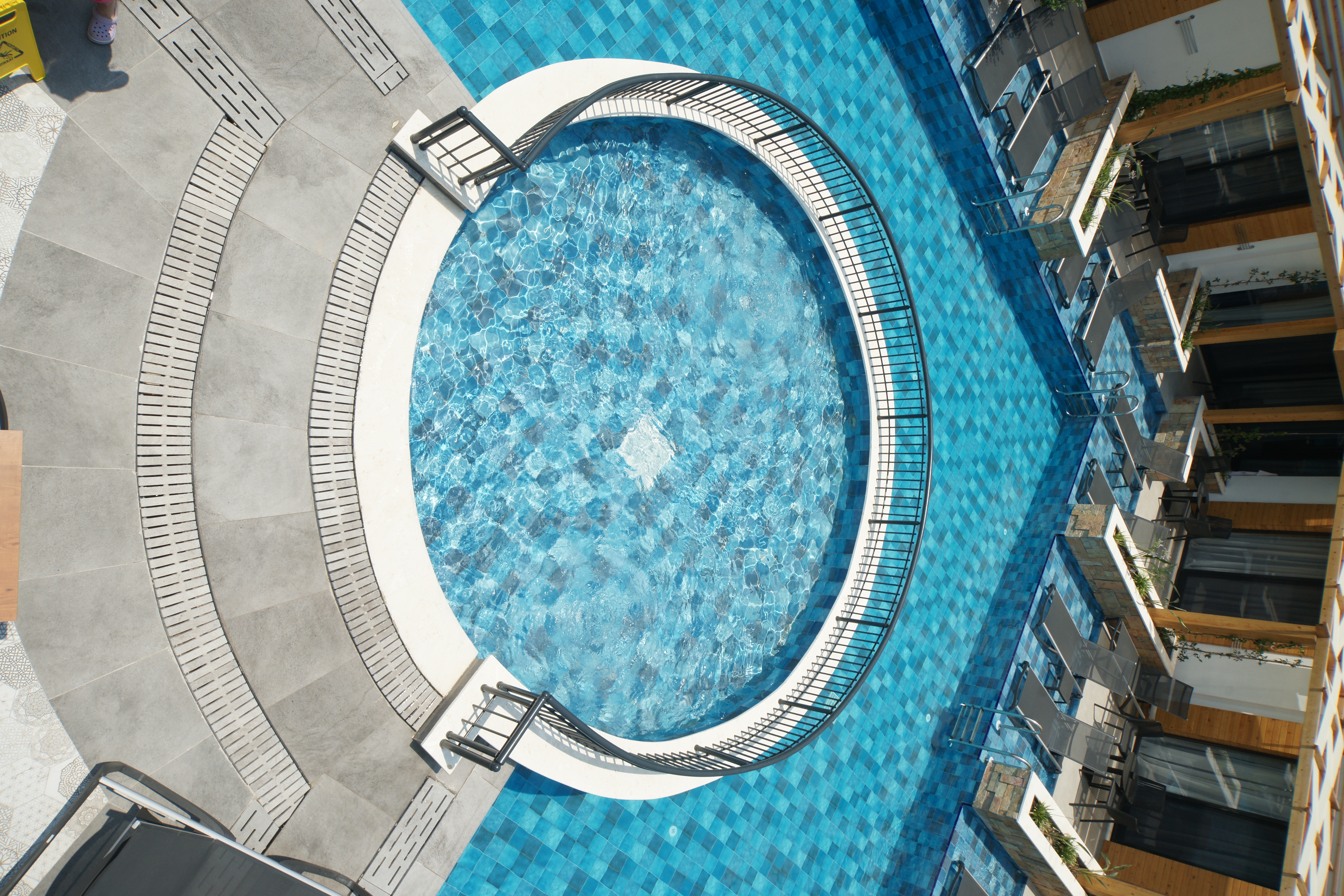 Porcelain Flex Grates