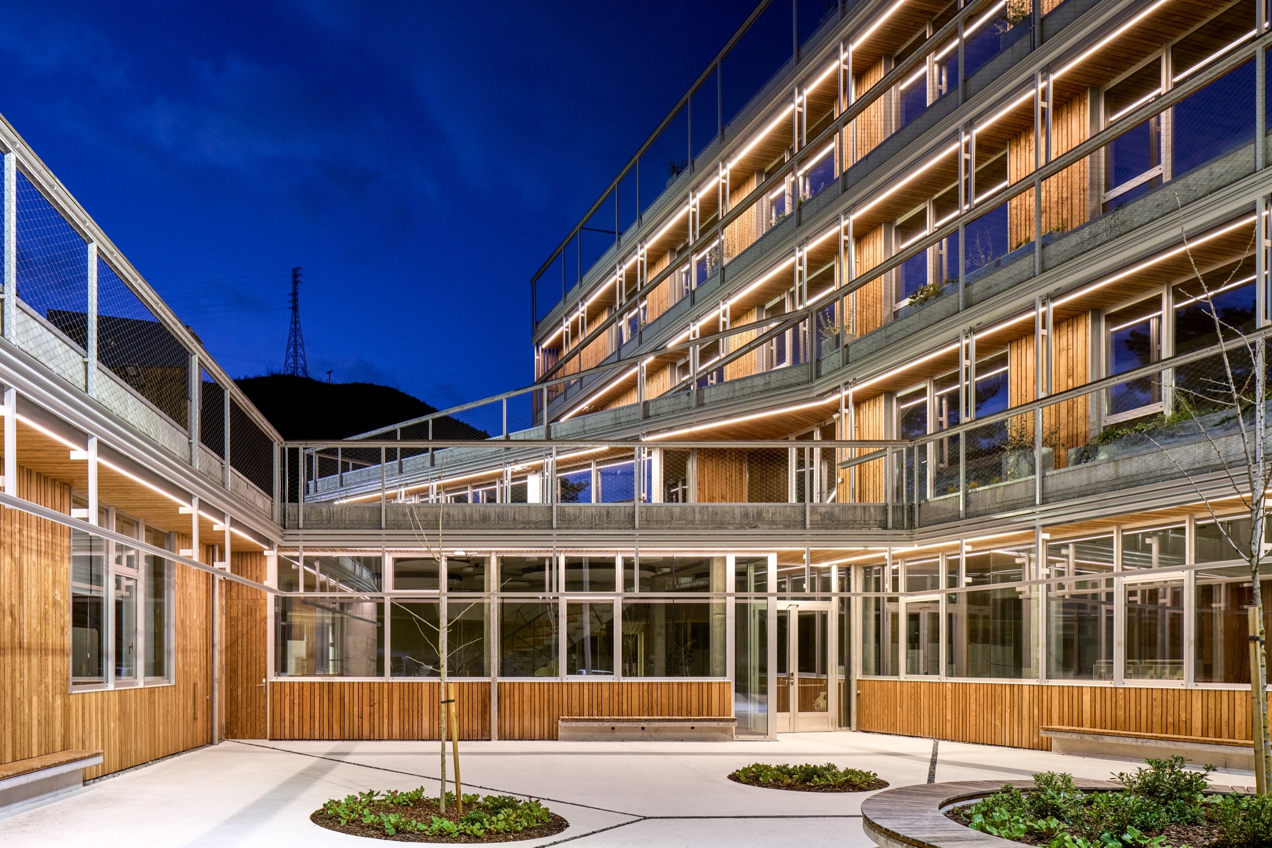 Puertas y ventanas en Universidad de Mondragón
