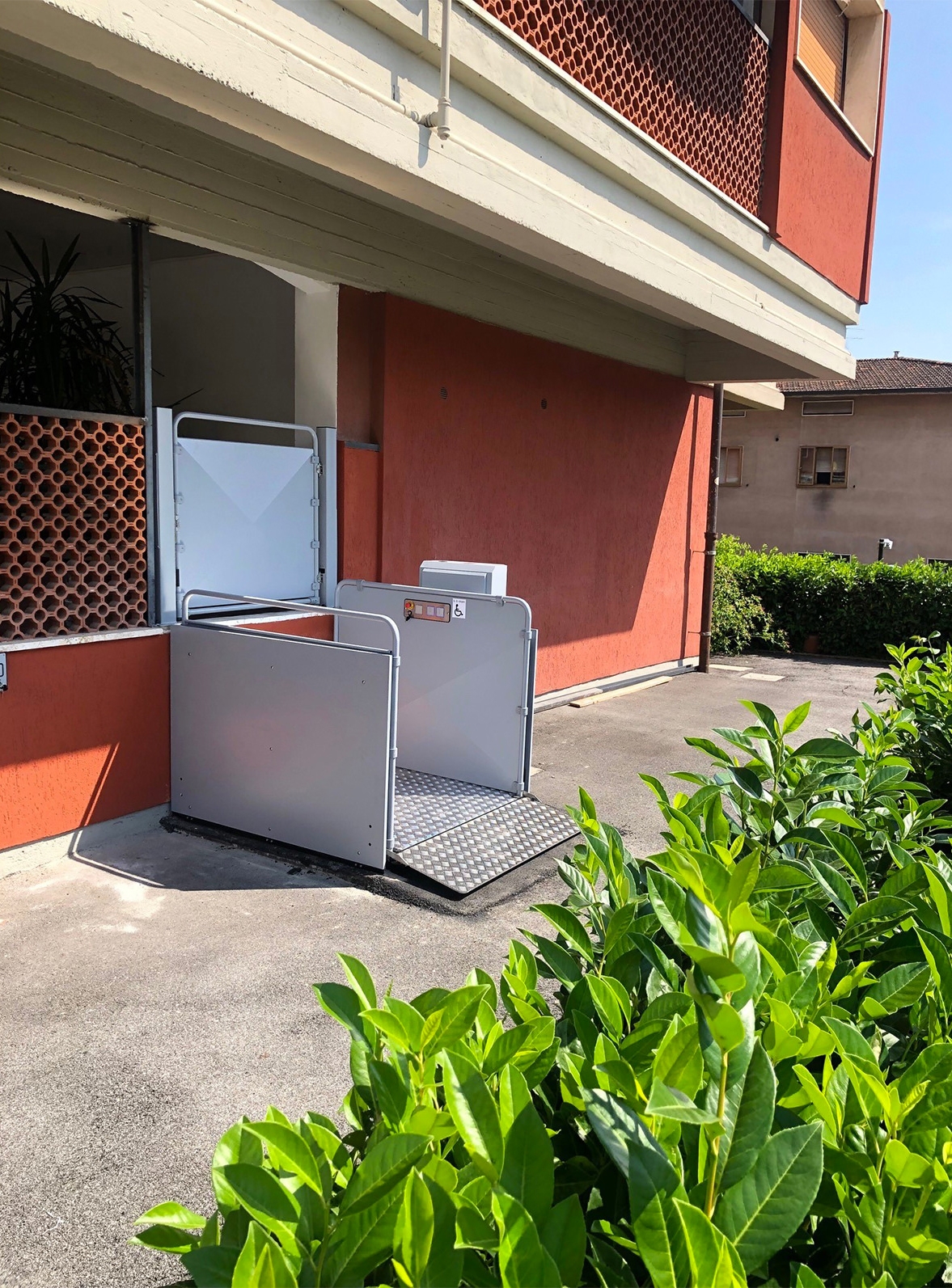 Vertical Platform- Silver Platform Lift