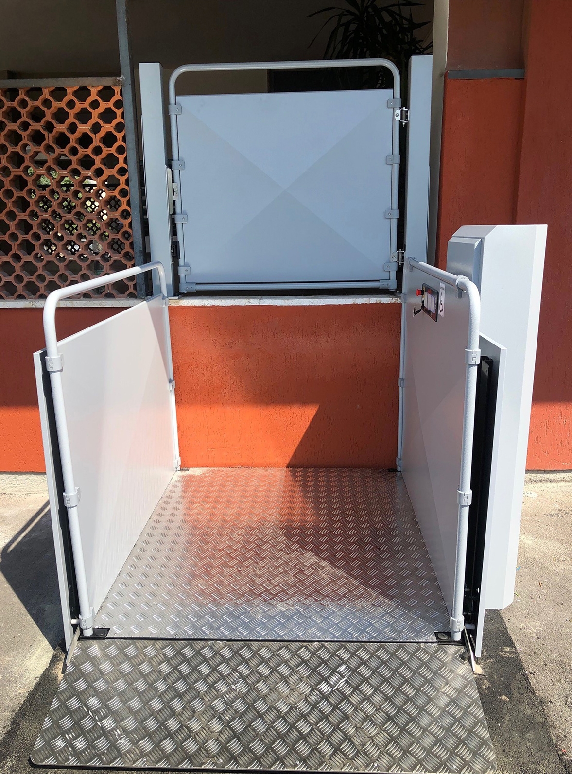Vertical Platform- Silver Platform Lift