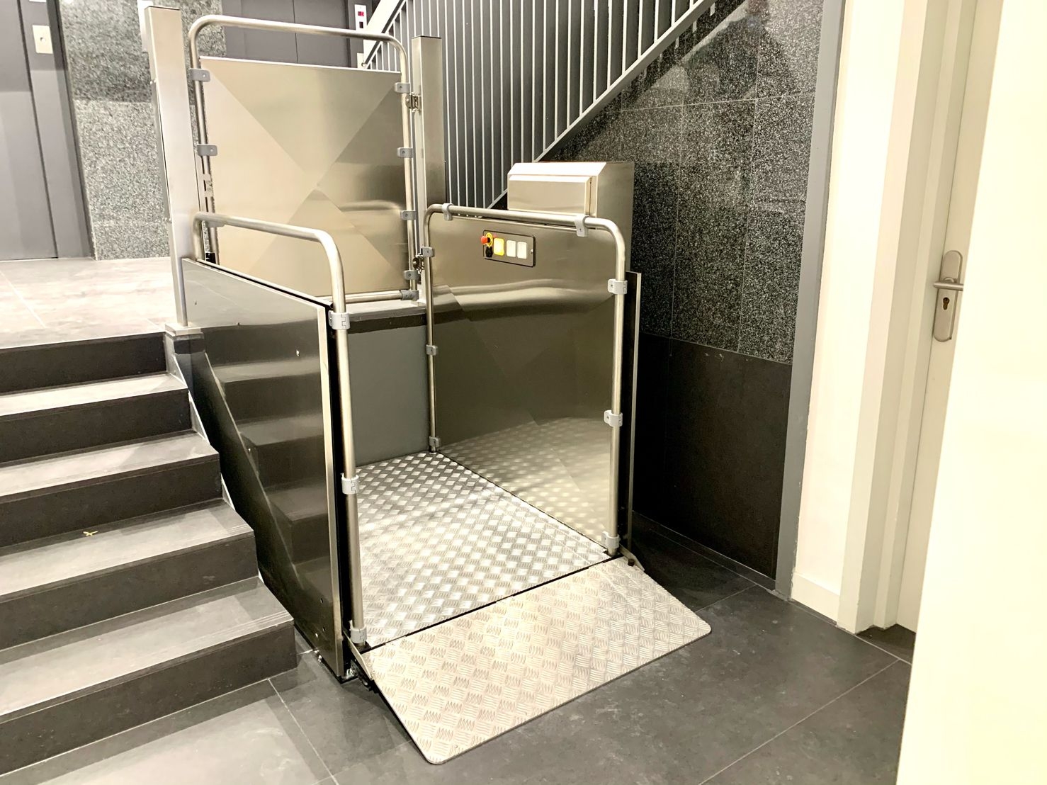 Vertical Platform- Silver Platform Lift