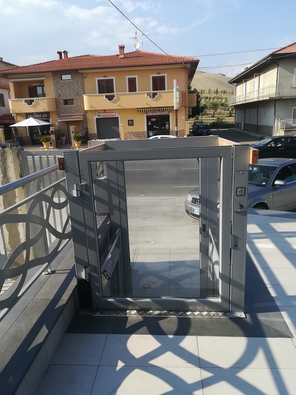 Vertical Platform - Steppy Platform Lift