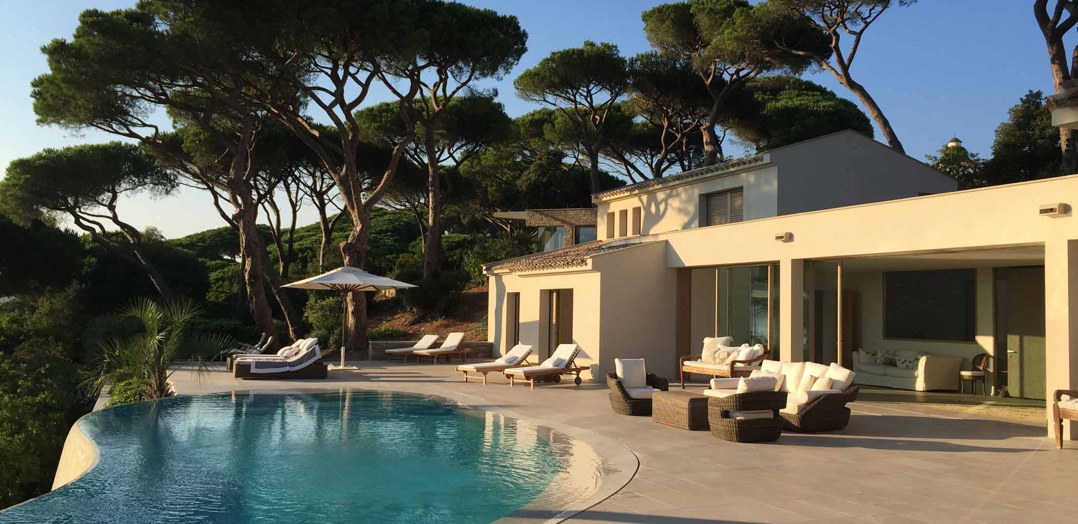 Lift & Slide Frameless Windows & Doors in a Villa