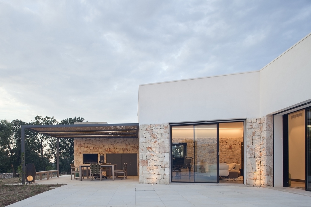 Frameless Wooden Windows in Villa Ostuni
