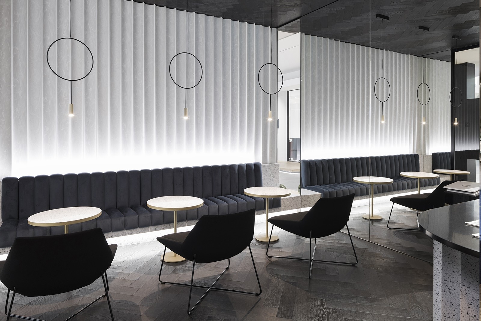 Superficie KRION en Showroom por EstudiHac