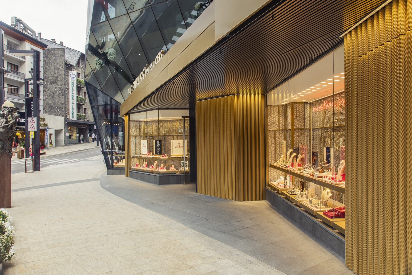 Architectural Wire Mesh Model in the Suïssa Joiers