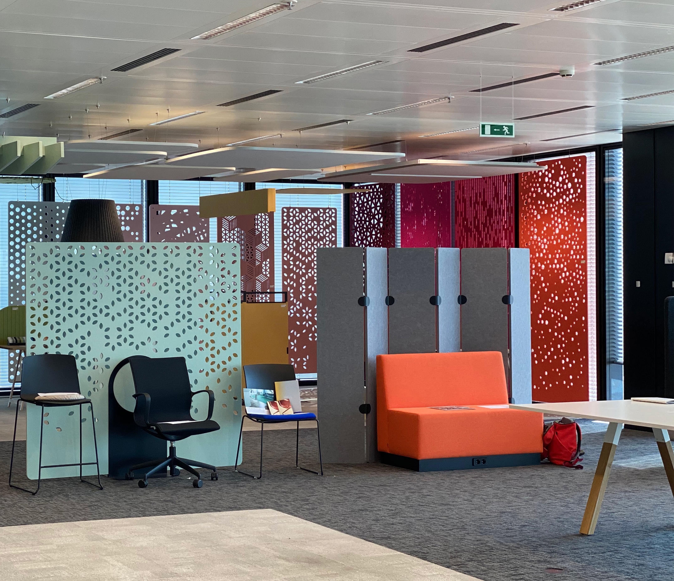 Standing Acoustic Partition - Paling