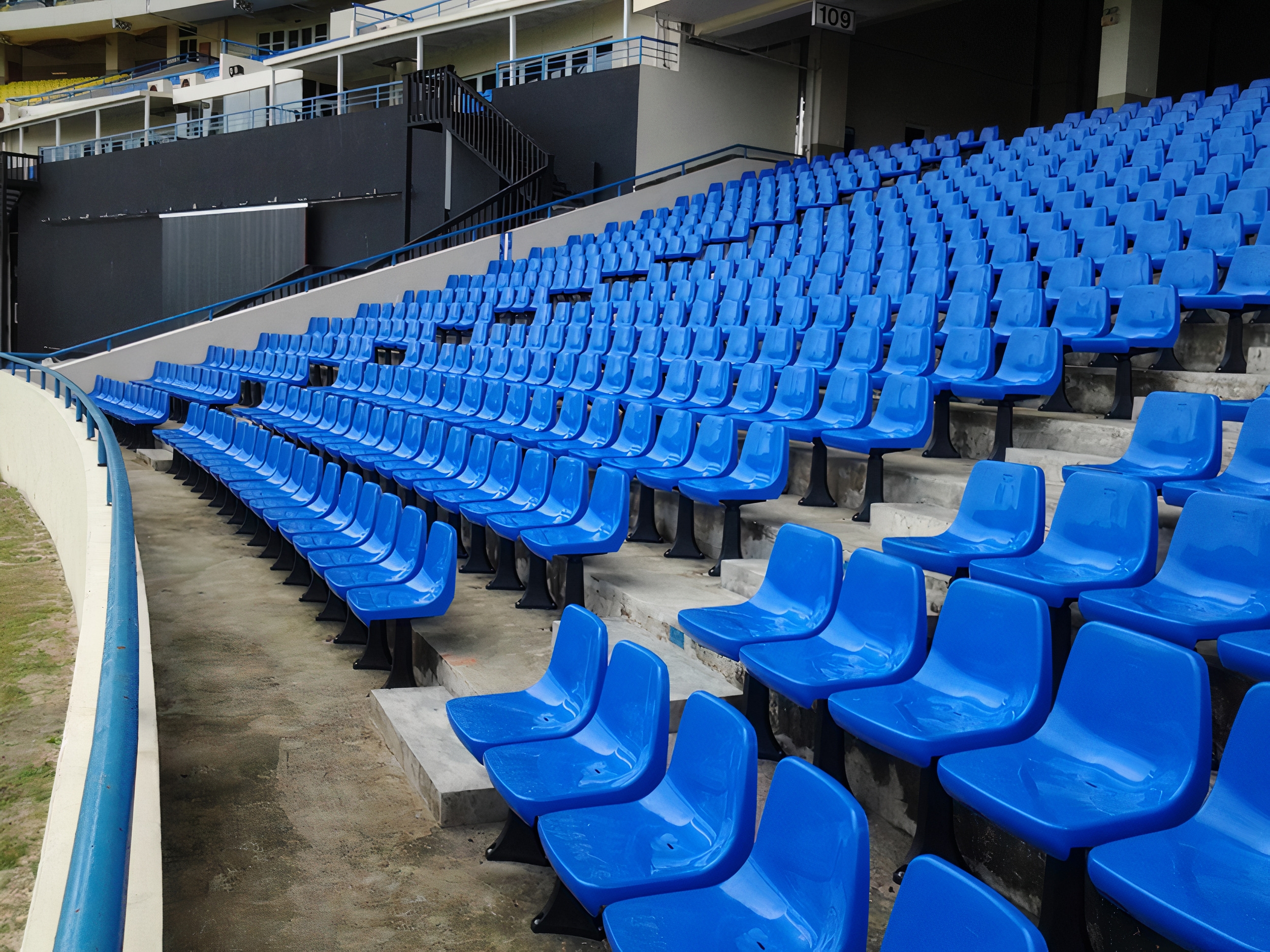 Backrest Shell Stadium Seat in Sir Vivian Richards