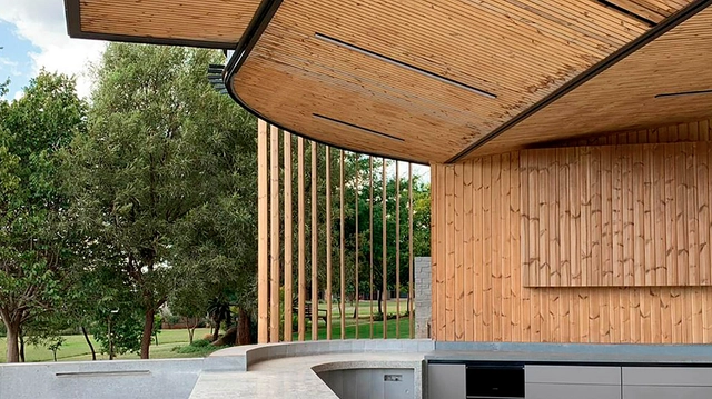 Madera Thermowood en proyectos de Anthrop Architects