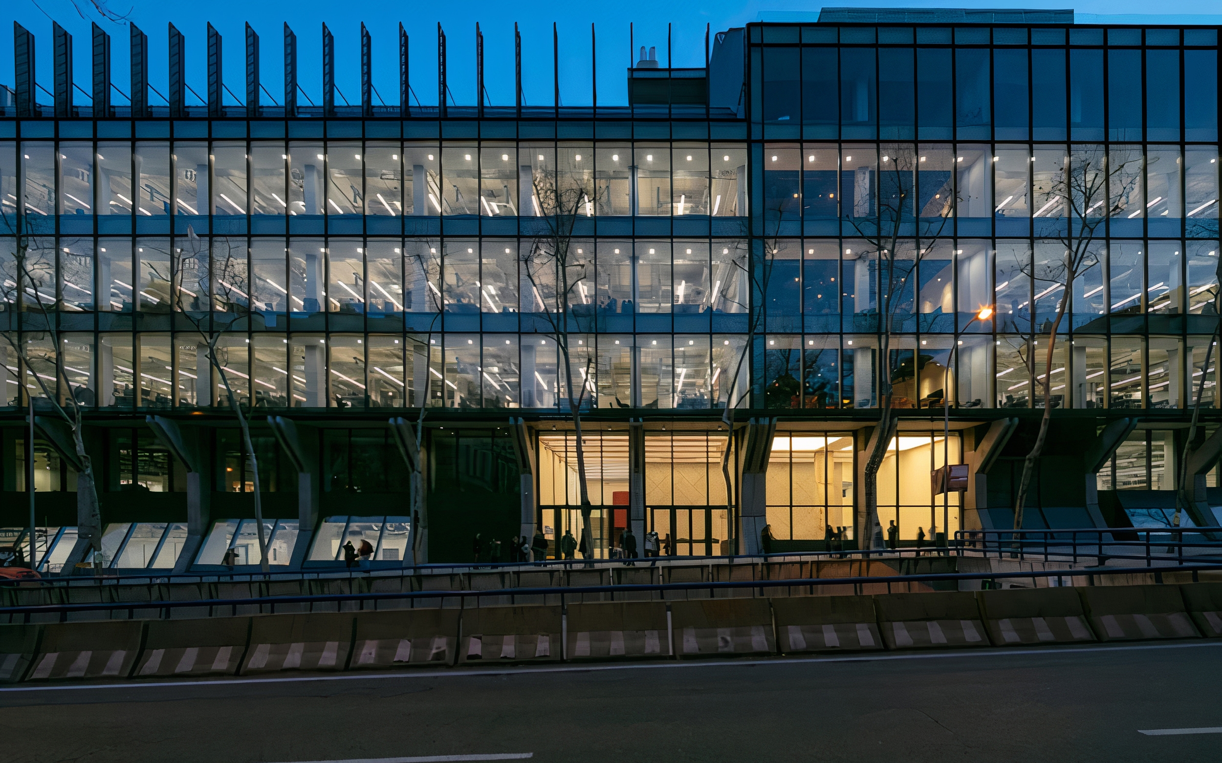 Curtain Walls in WPP Group Office Building