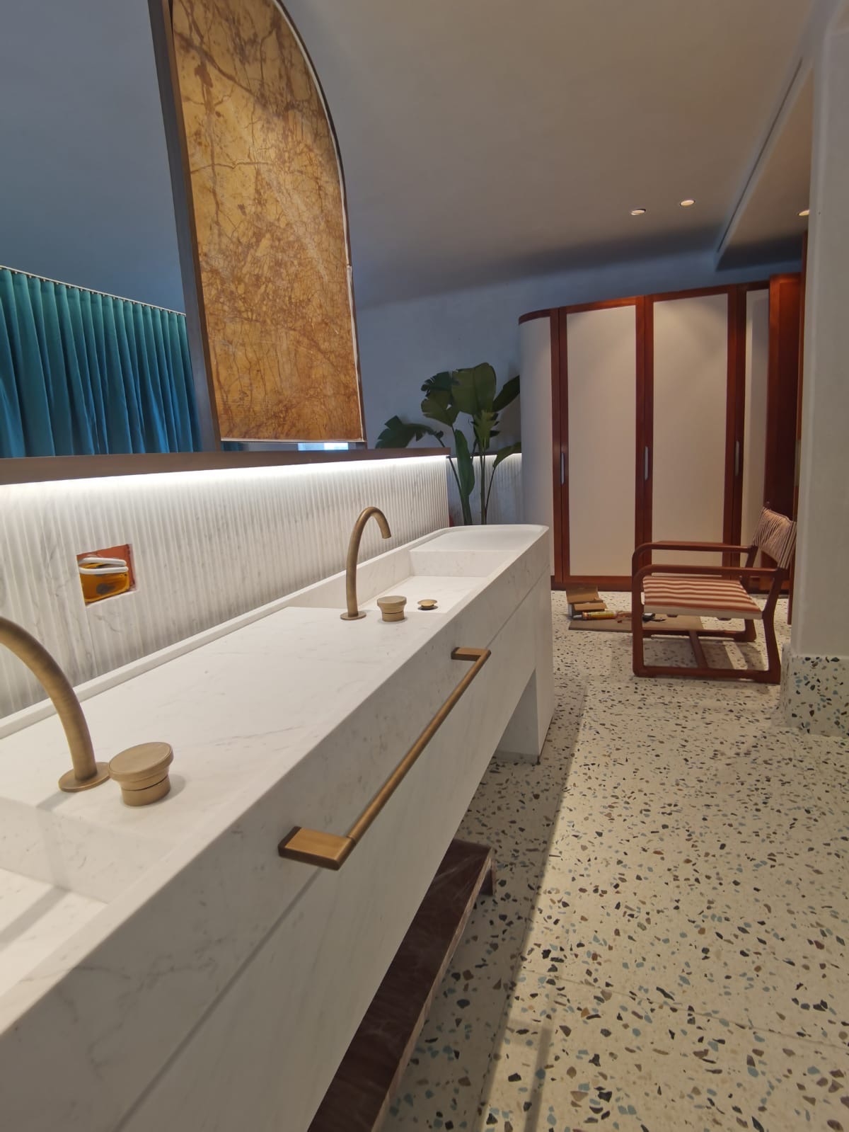 Marble and Porcelain Slabs: Natural Materials