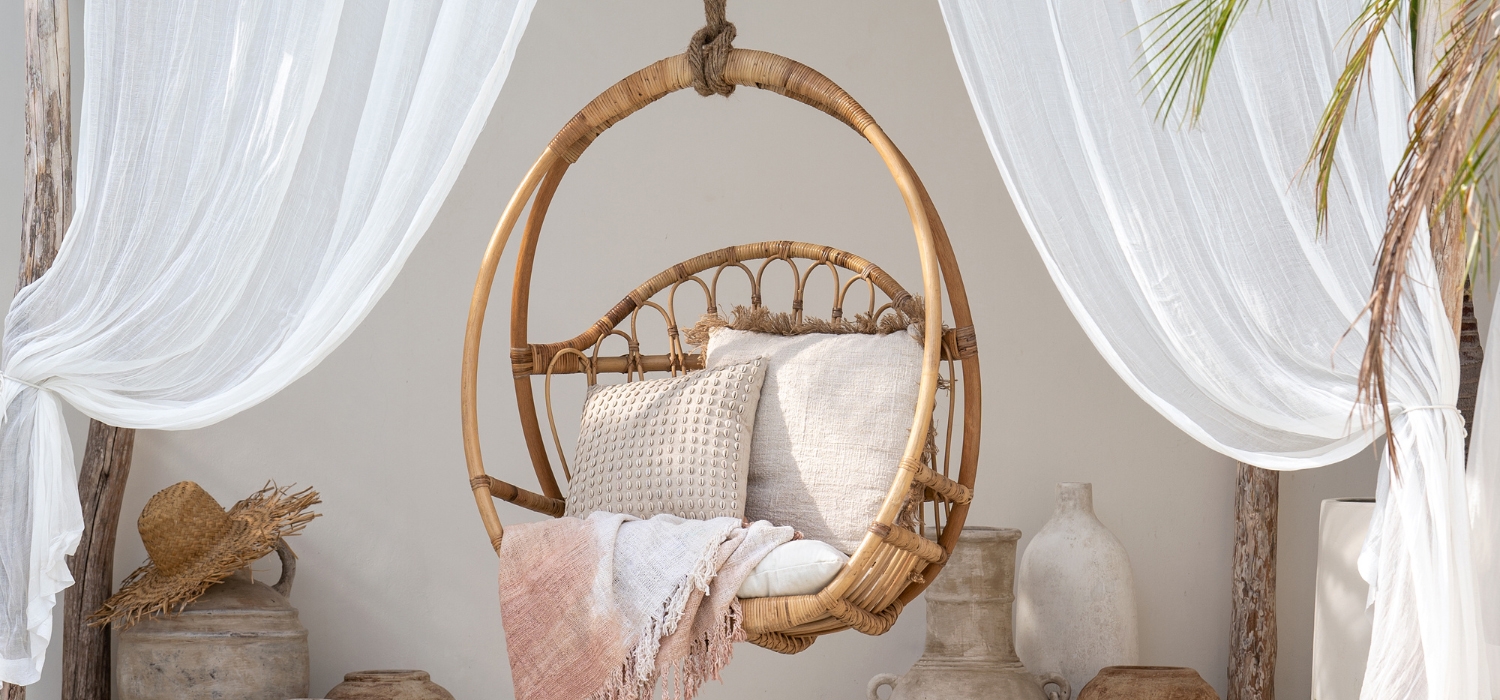 Outdoor Hanging Chairs - The Art of Swingin'