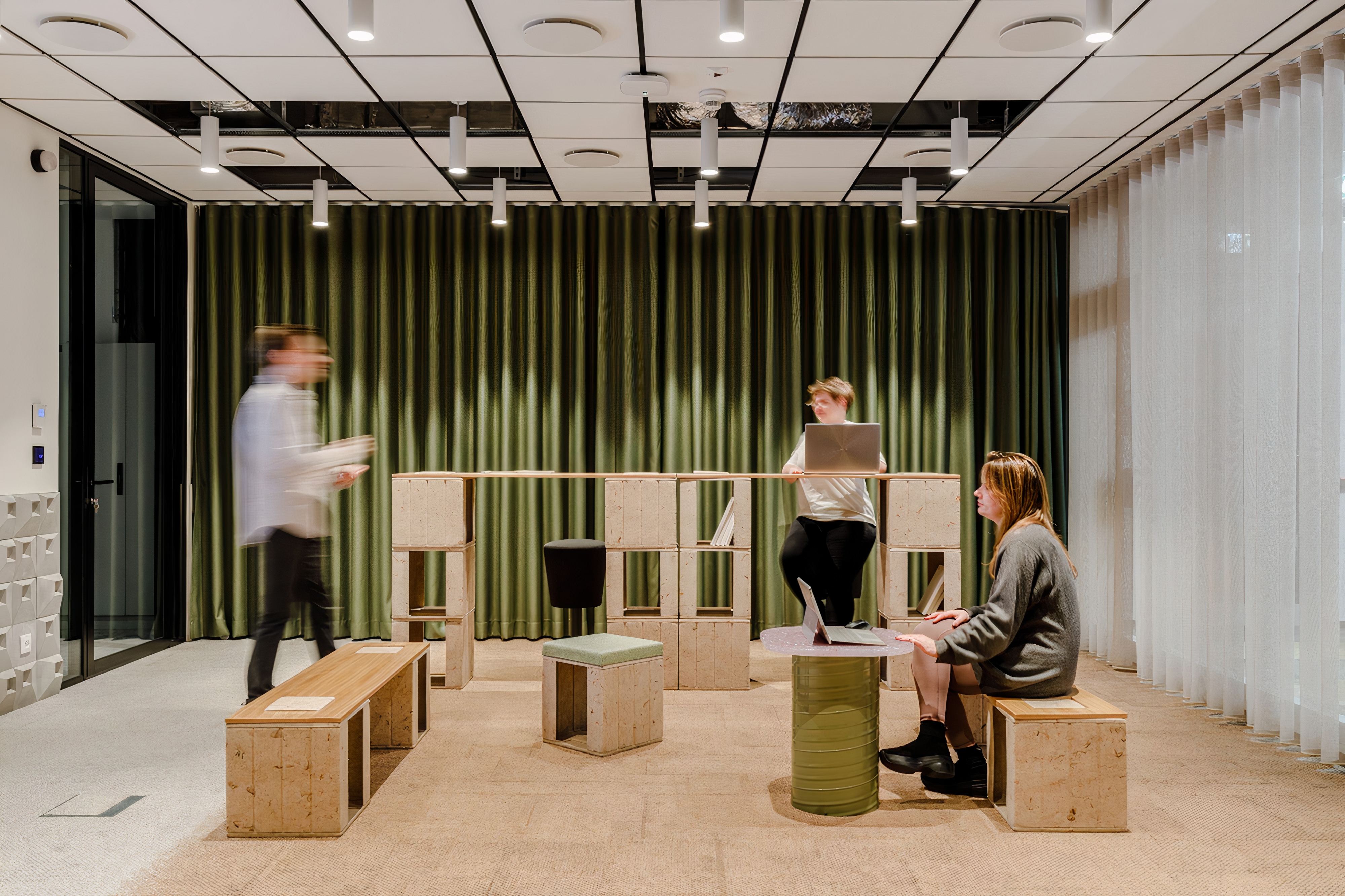 Dynamic Furniture Modules for ARUP Headquarters