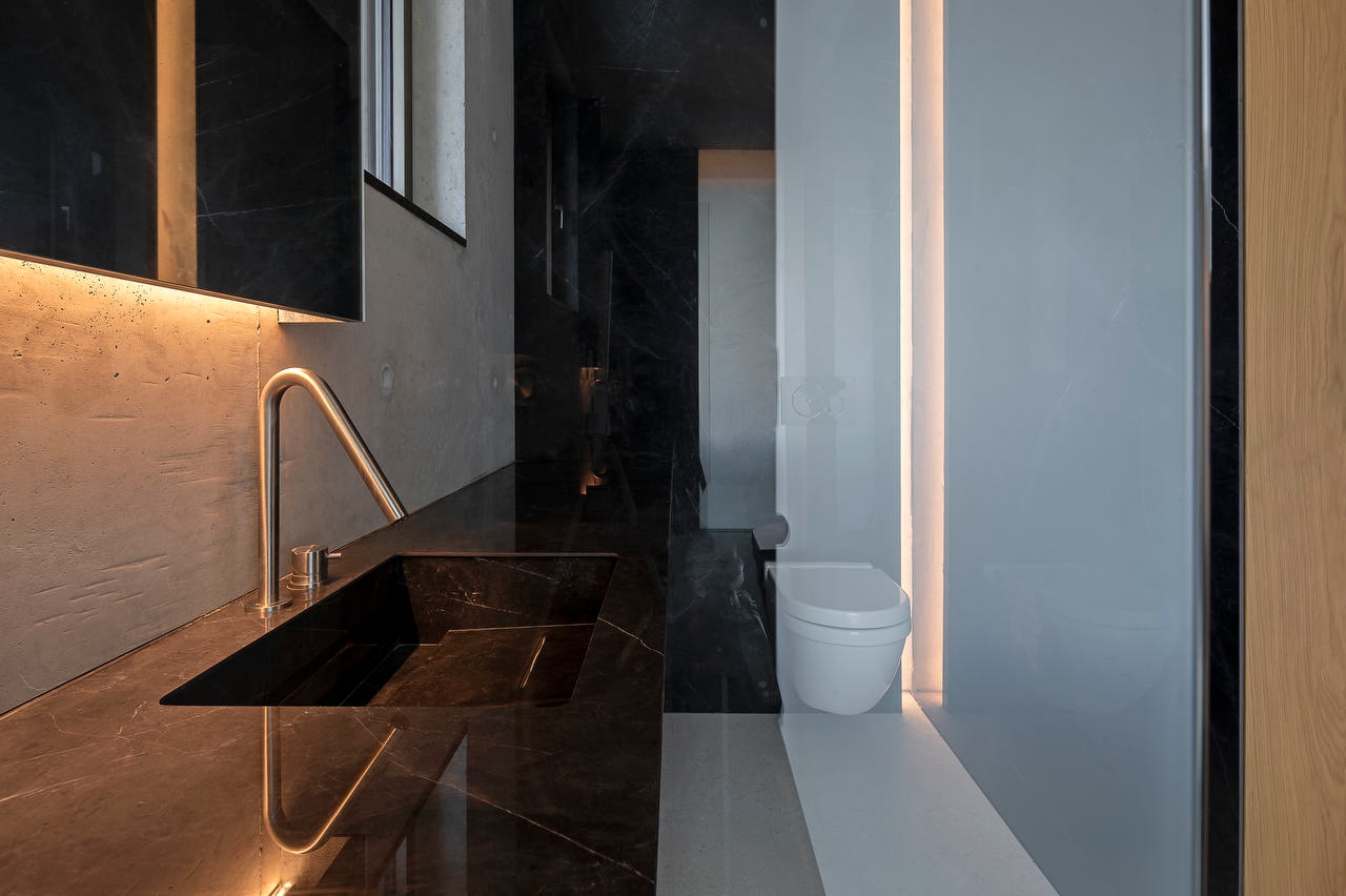 Luxurious and Modern Villa in the Aegean Sea