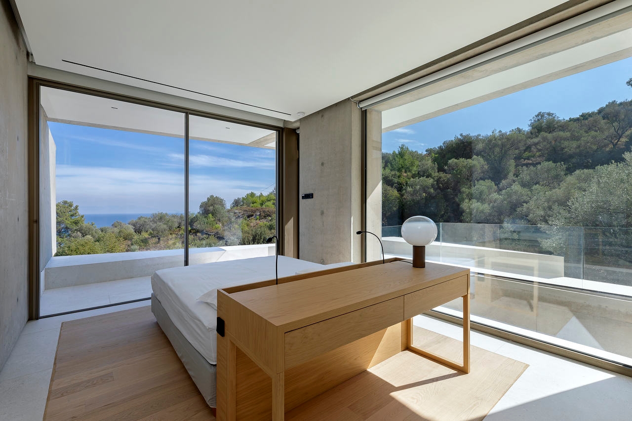 Luxurious and Modern Villa in the Aegean Sea