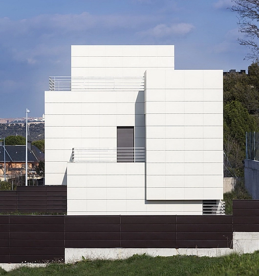 Facade cladding in Iron Corten Neolith