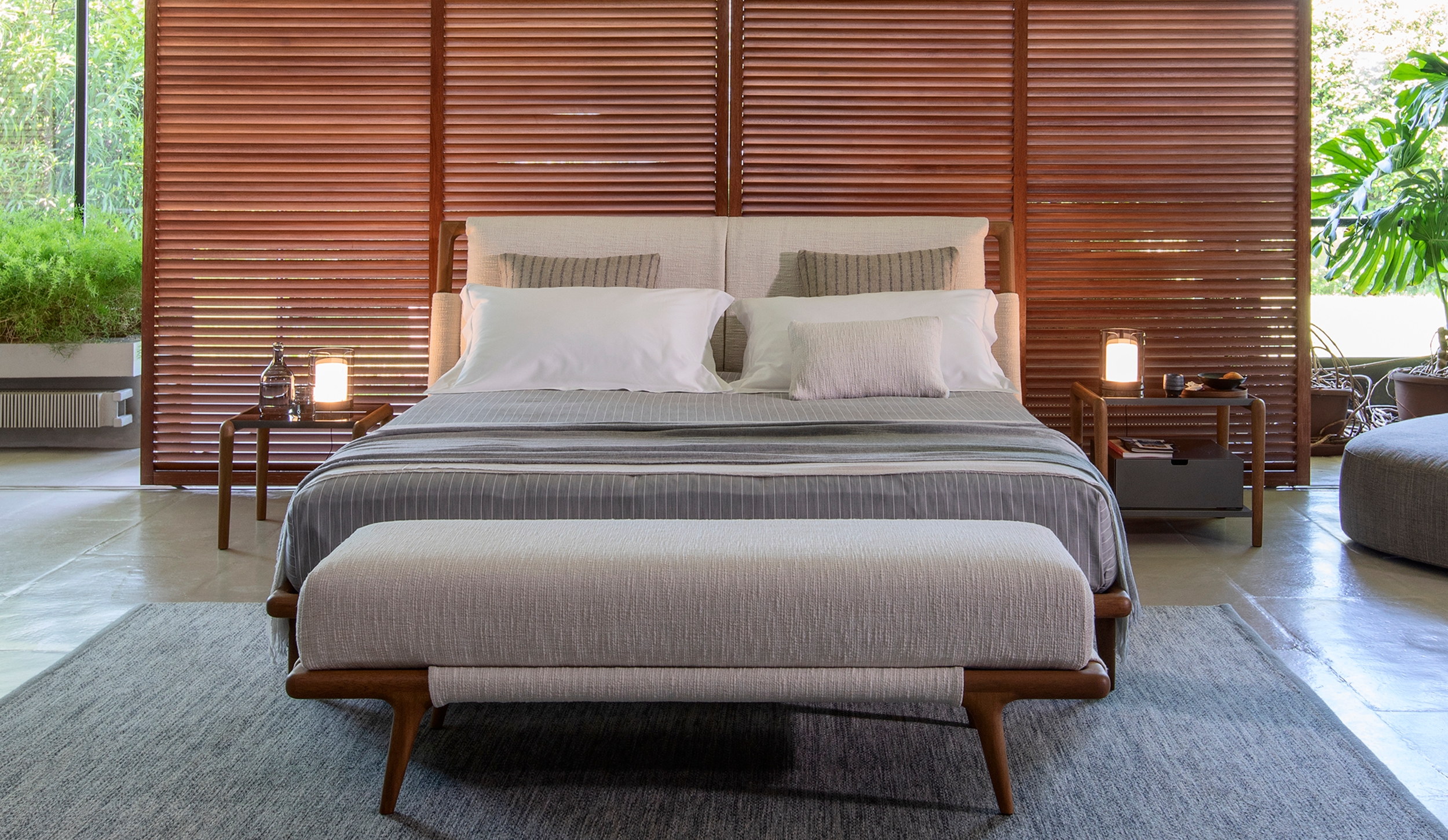 Solid Frame Bed | Gaudí