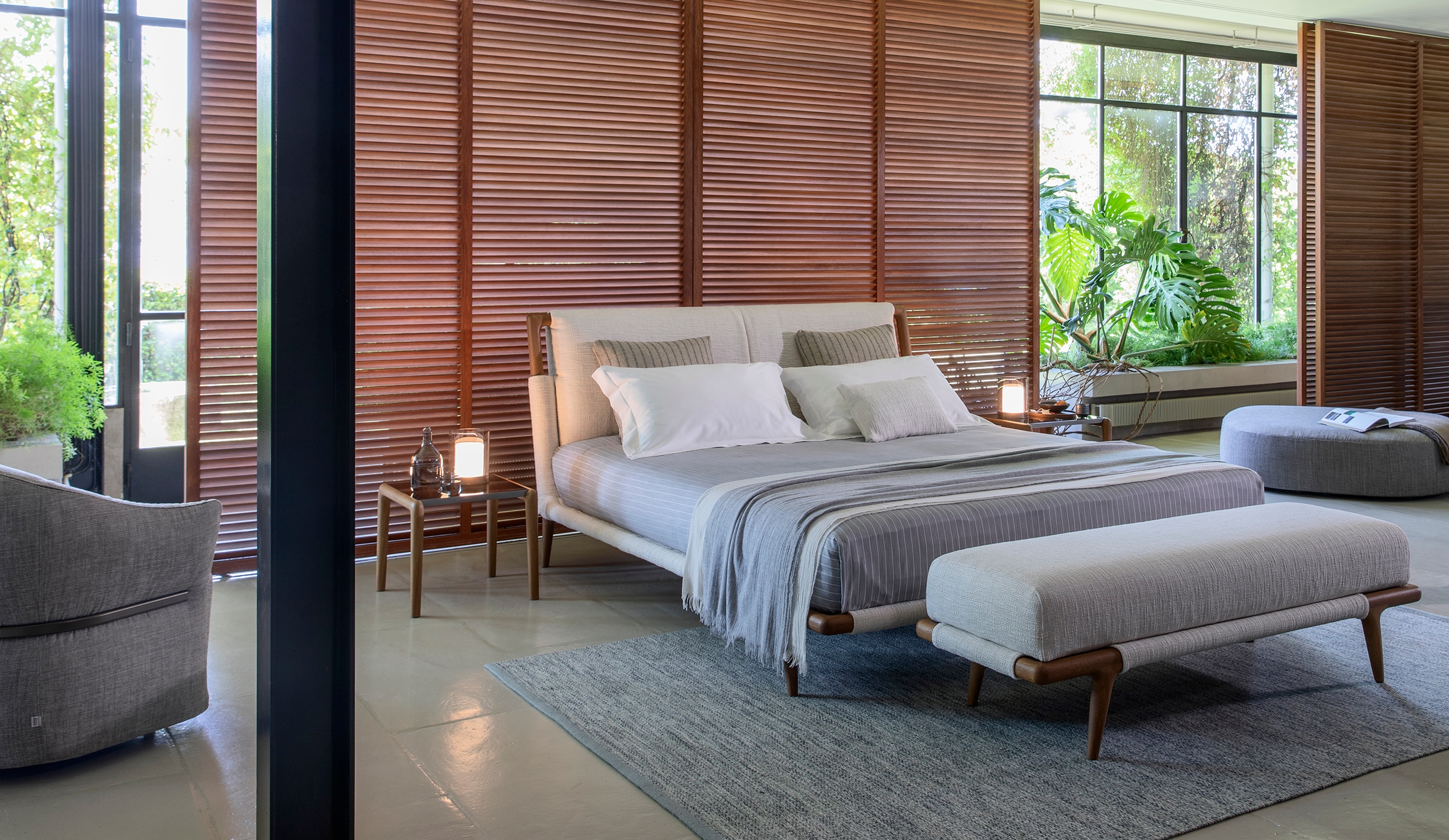 Solid Frame Bed | Gaudí