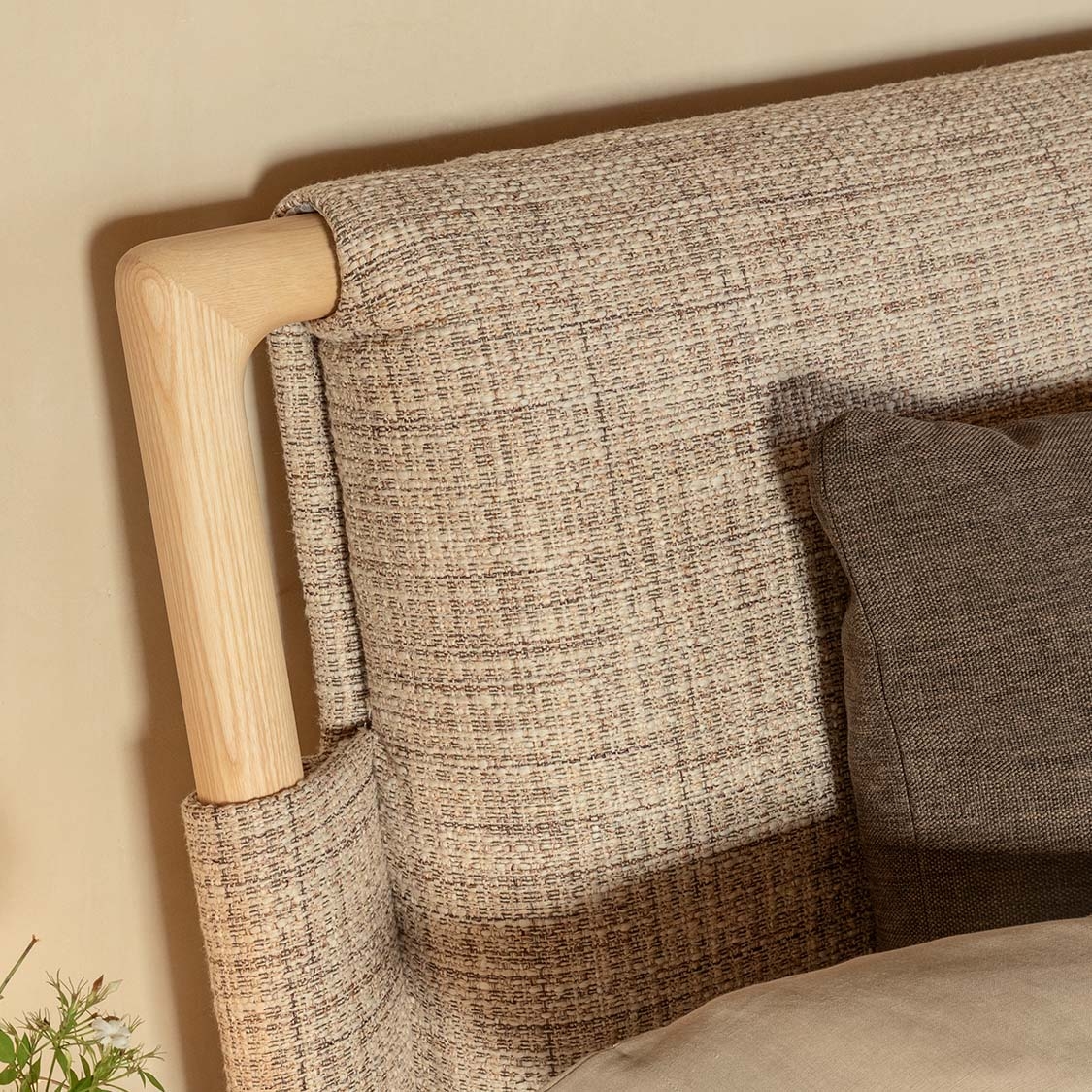 Solid Frame Bed | Gaudí