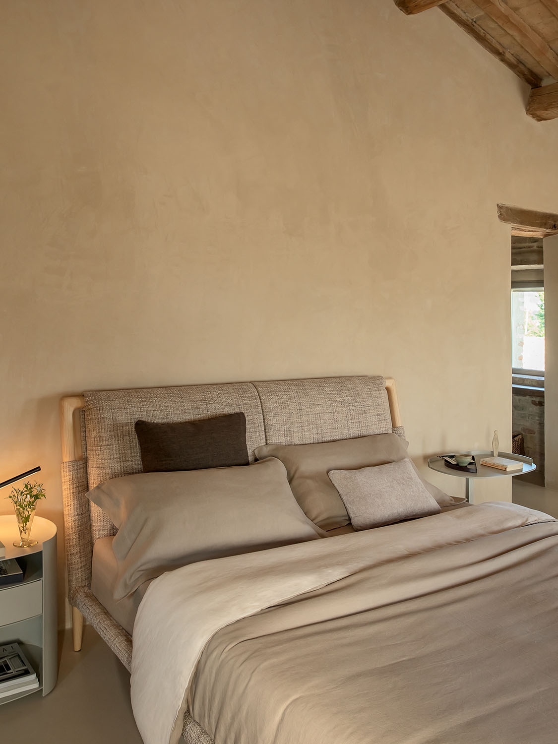 Solid Frame Bed | Gaudí