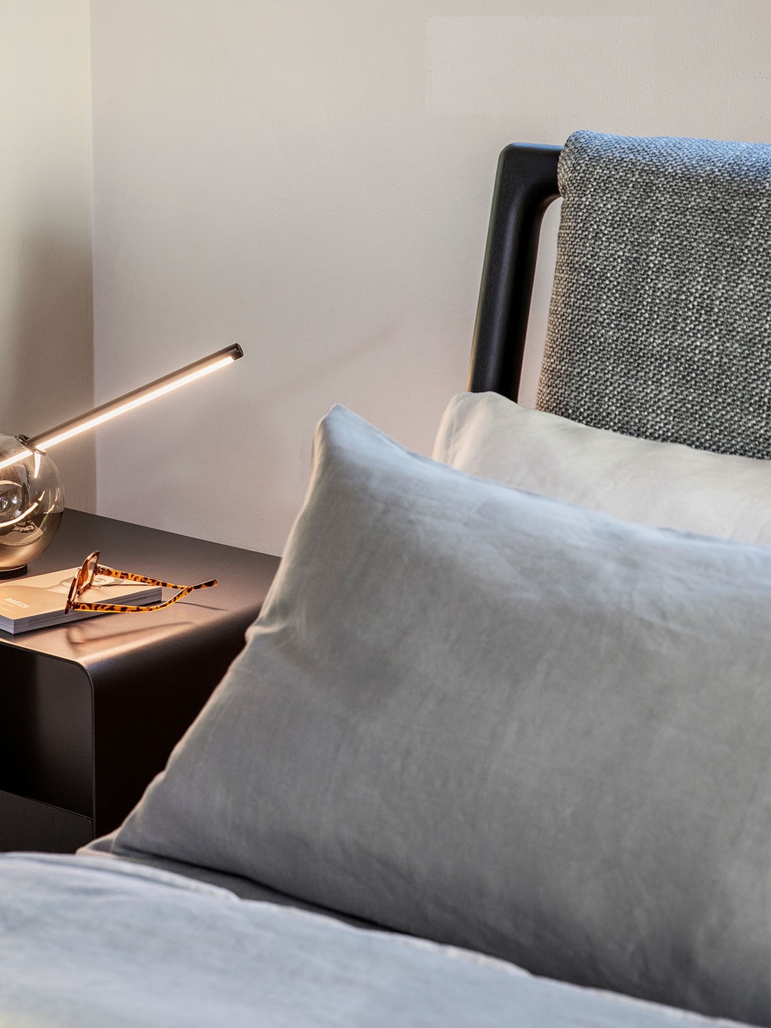 Solid Frame Bed | Gaudí