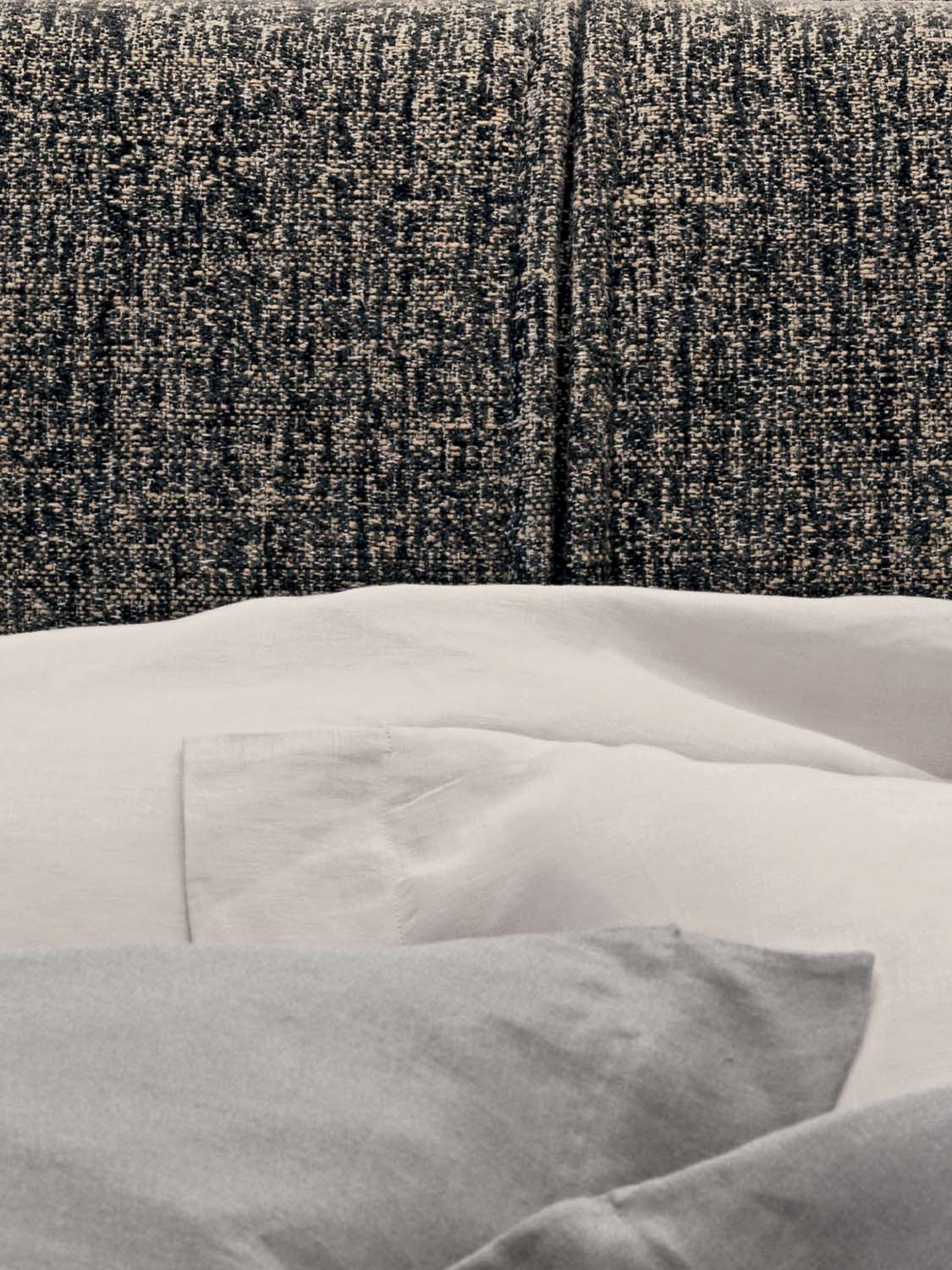 Bed With Upholstered Metal Frame | Icon