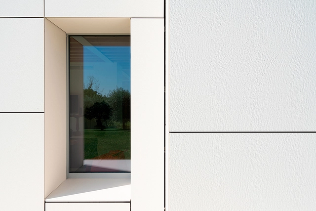 Bianco Crema finish for ventilated facades