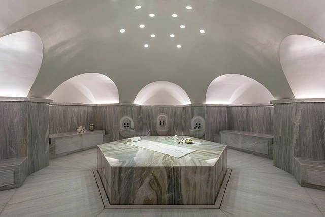 Silver Cloud and Skyline marble for hammam in Euphoria Retreat