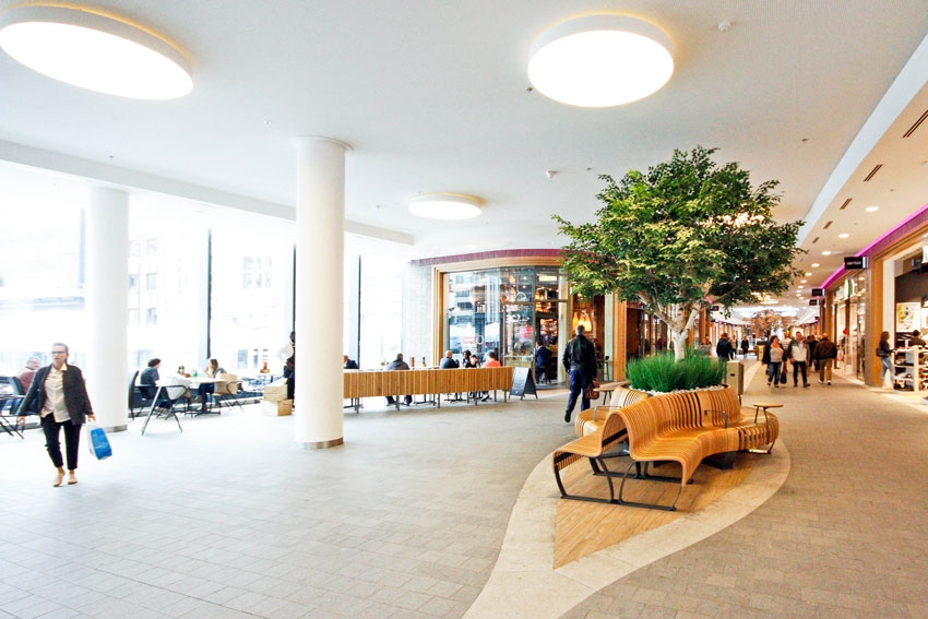 Modular Seating in Belgian Shopping Center