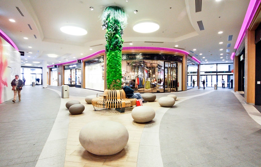 Modular Seating in Belgian Shopping Center