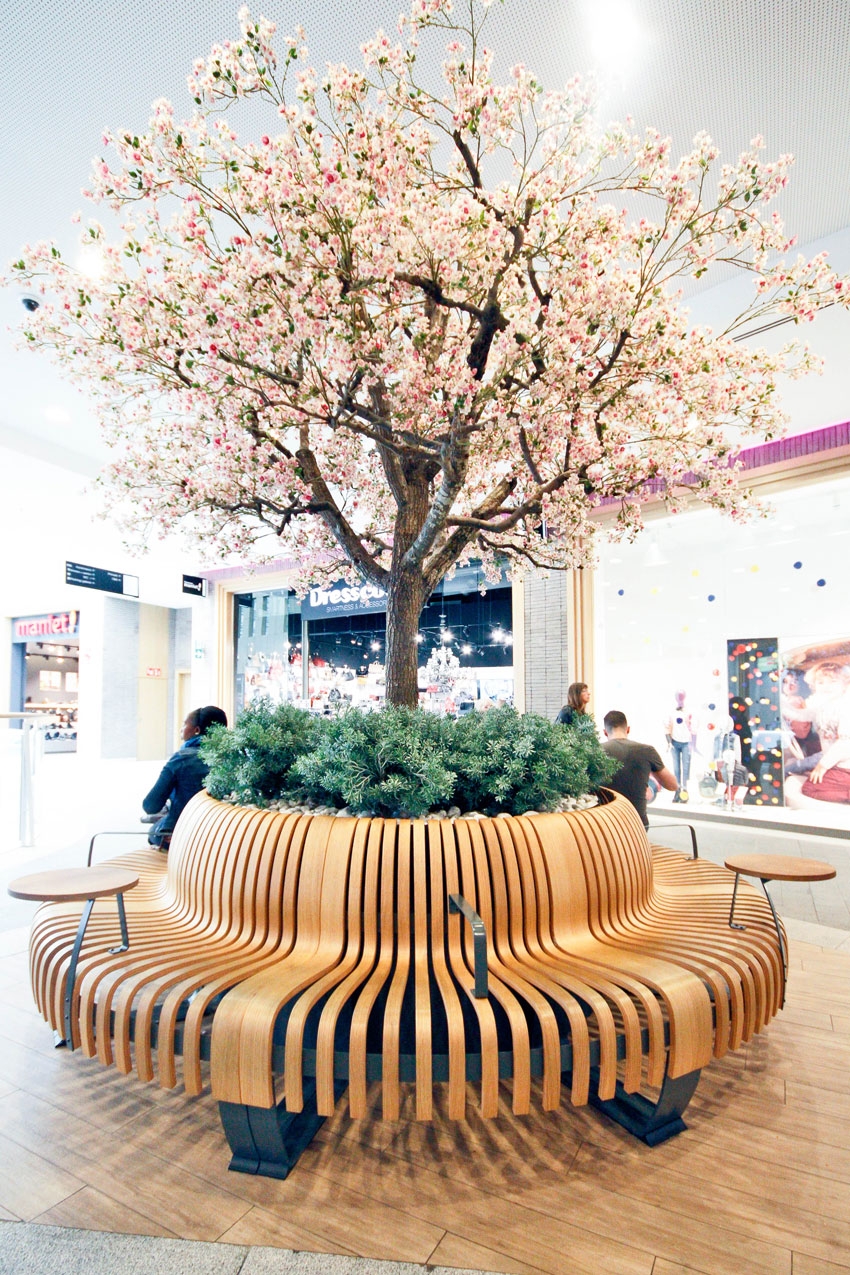Modular Seating in Belgian Shopping Center