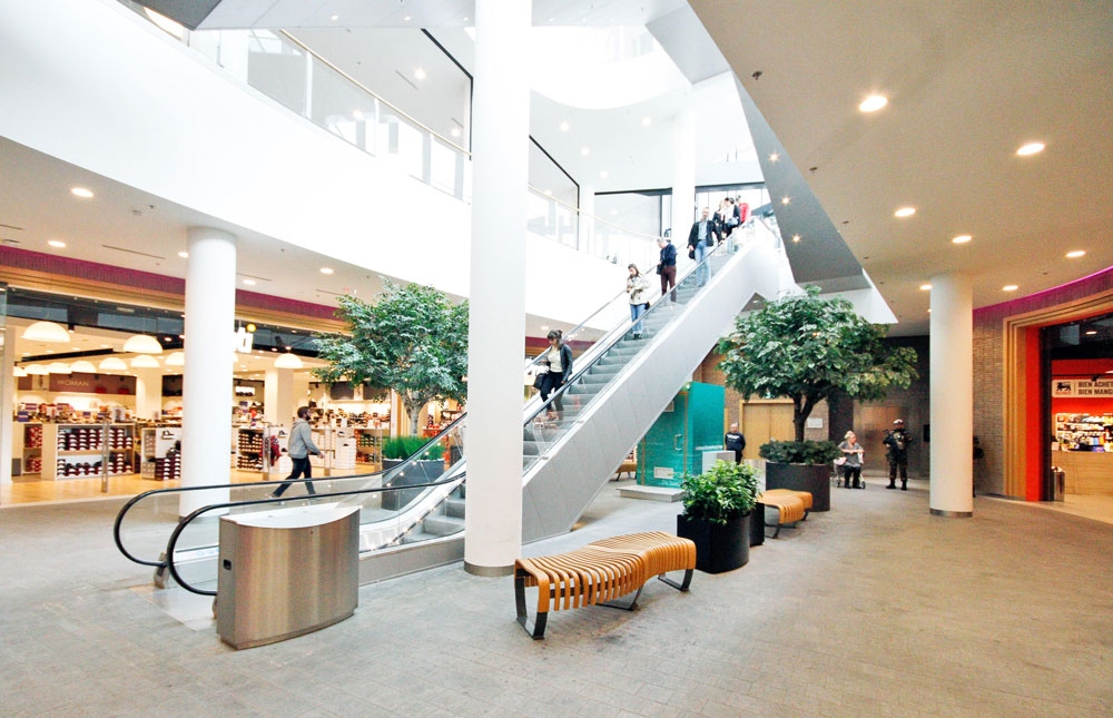 Modular Seating in Belgian Shopping Center