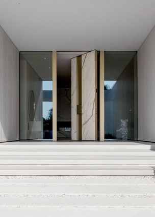 Pivot Door - Synua