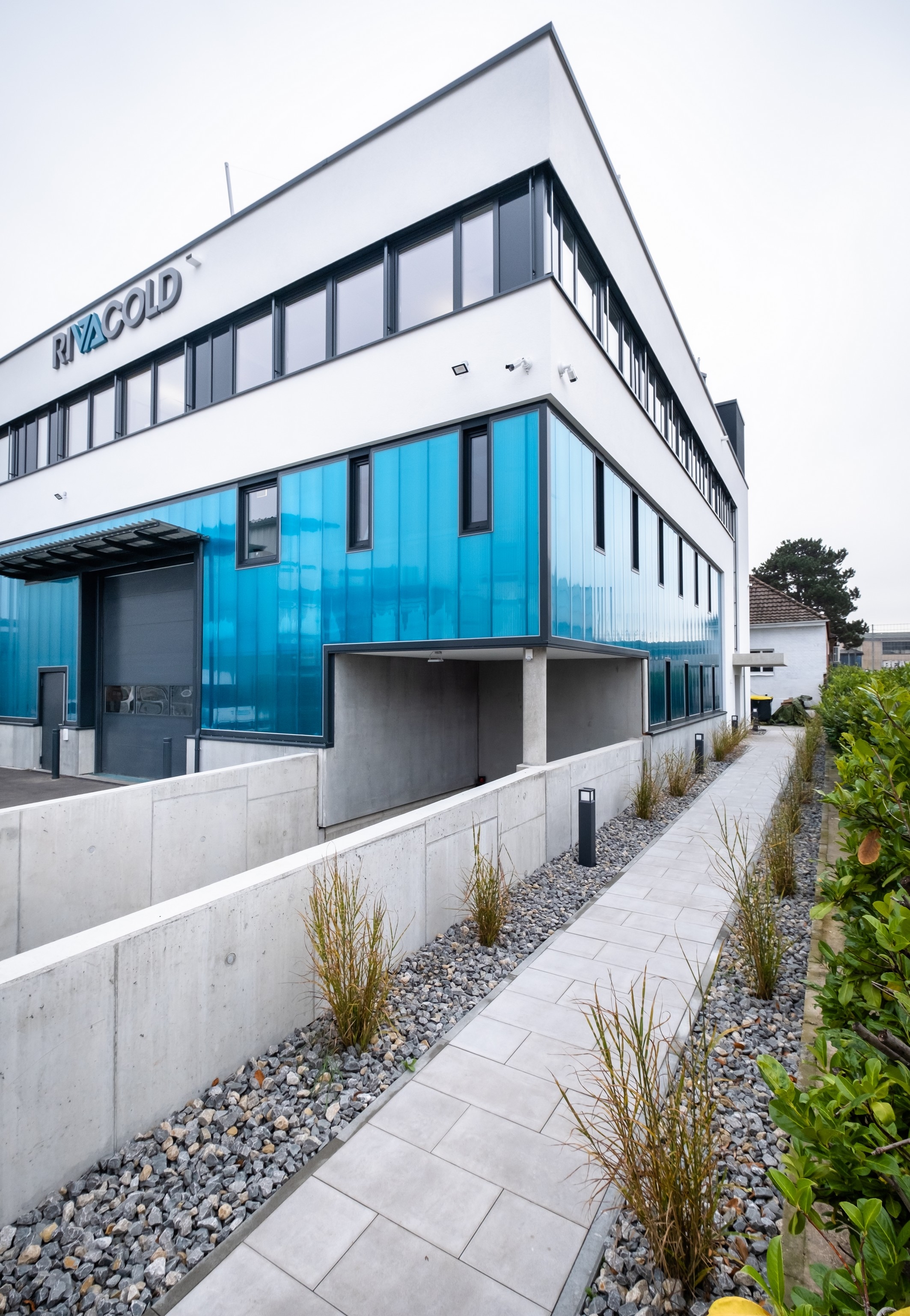 Translucent Building Elements in Rivacold's Headquarters