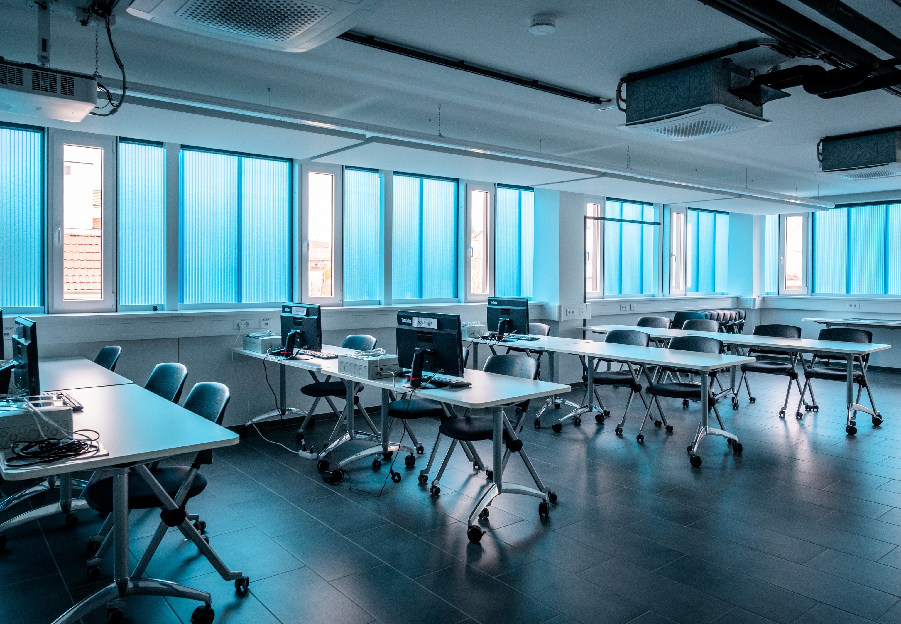 Translucent Building Elements in Rivacold's Headquarters