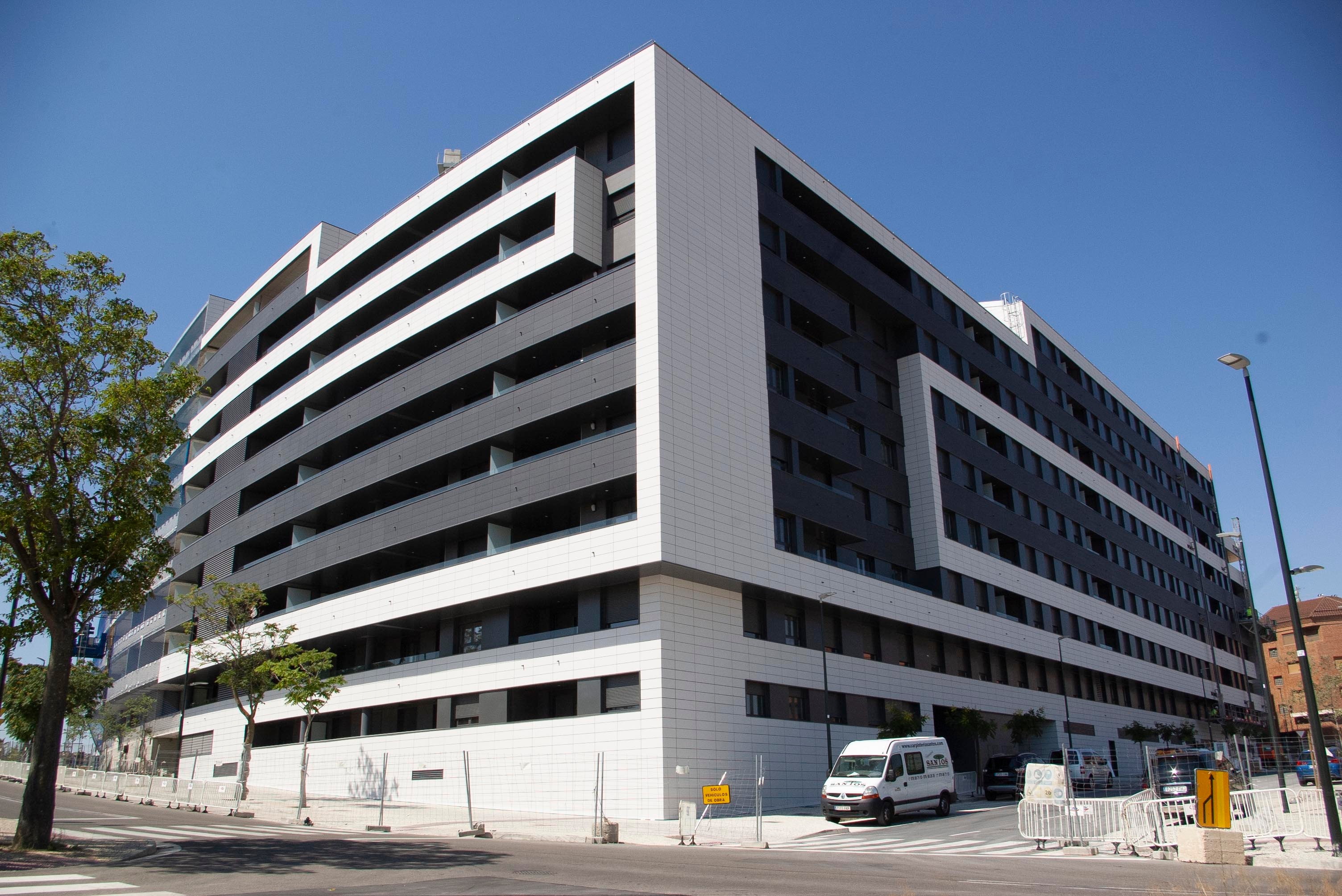 Ventilated Facade Ceramic Tiles - Faveker